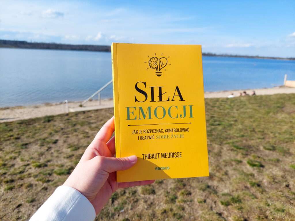 zdjęcie książki siła emocji